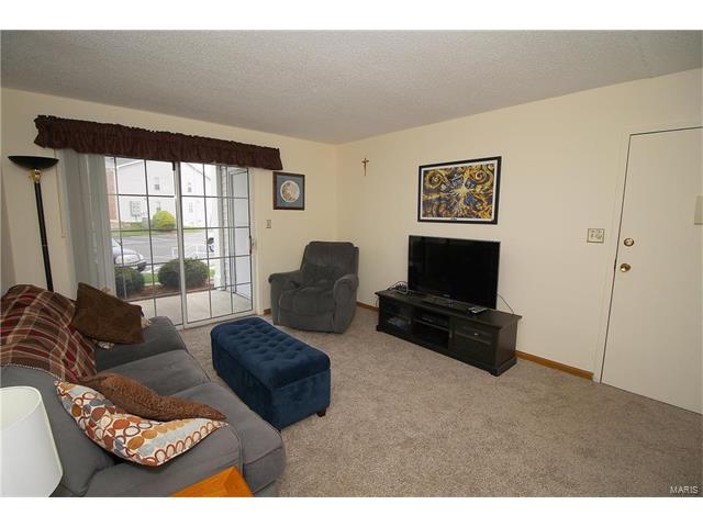 2 Berview Circle, St Louis, MO 63129