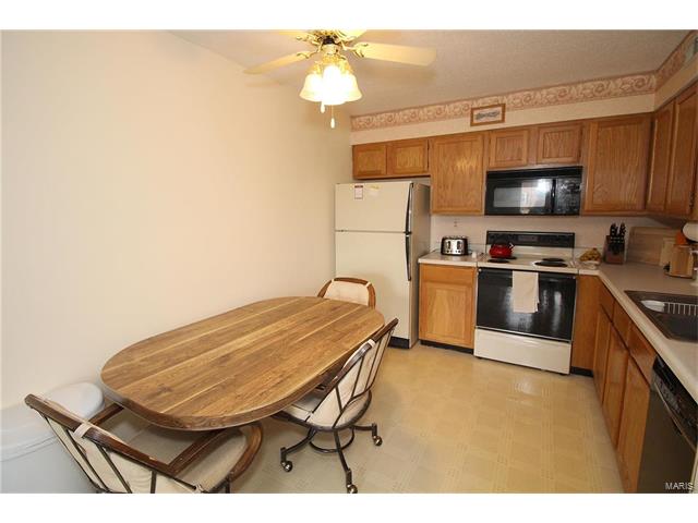 2 Berview Circle, St Louis, MO 63129