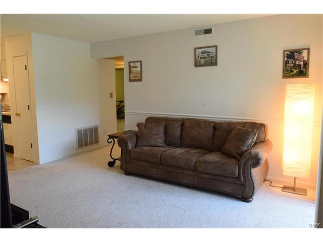 27 Berview CIR G, St Louis, MO 63129