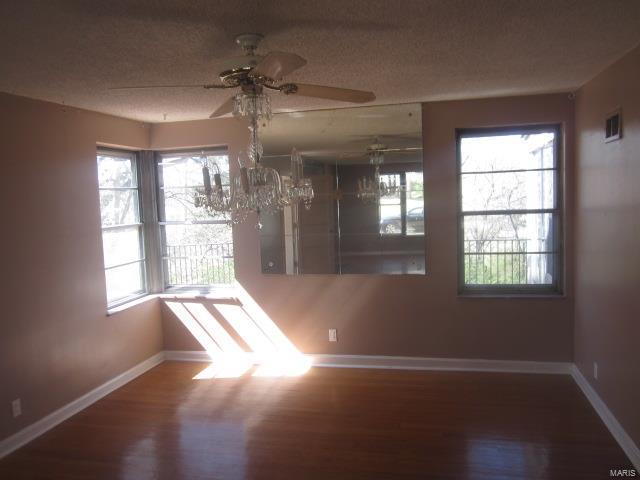 1119 West Parkedge Lane, St Louis, MO 63130