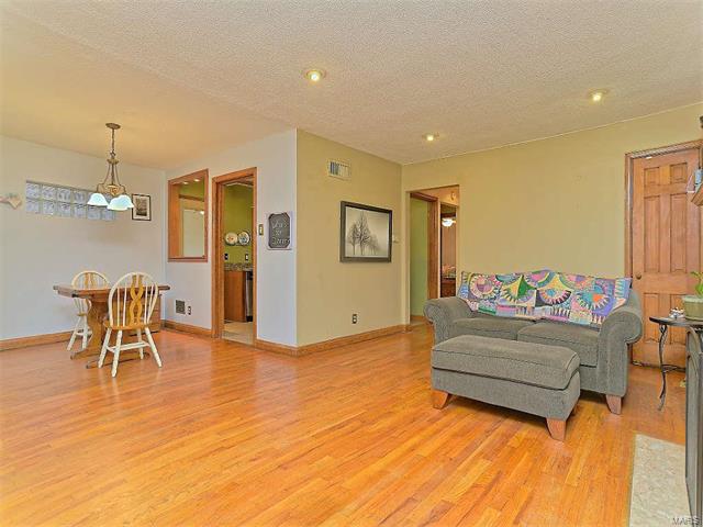 6907 Melrose Avenue, St Louis, MO 63130