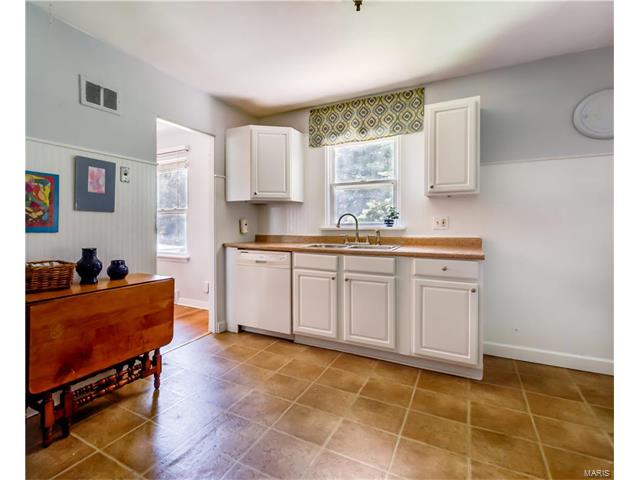 1583 Quendo Avenue, University City, MO 63130