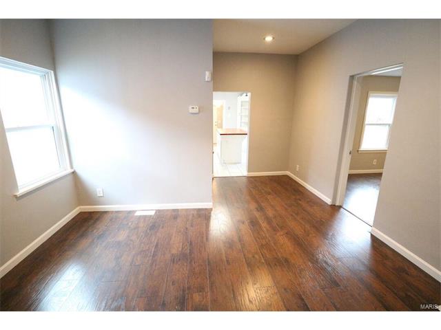 7035 Julian Avenue, St Louis, MO 63130