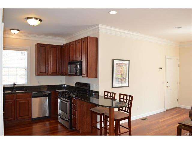 7147 Dartmouth Avenue, University City, MO 63130