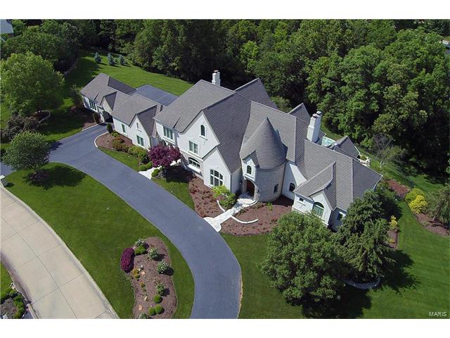 5 Lochinvar Drive, Town And Country, MO 63131