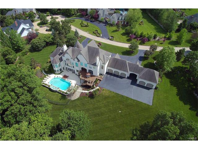 5 Lochinvar Drive, Town And Country, MO 63131