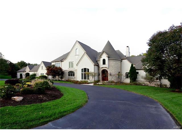 5 Lochinvar Drive, Town And Country, MO 63131