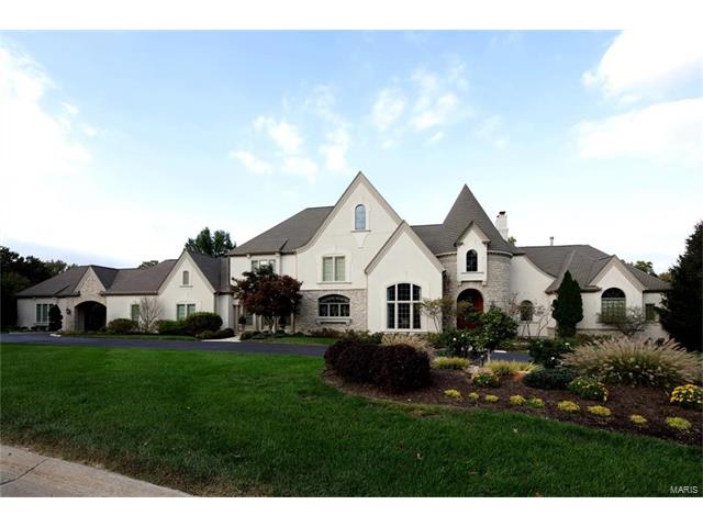 5 Lochinvar Drive, Town And Country, MO 63131