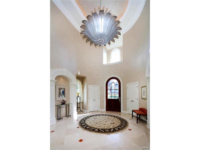 5 Lochinvar Drive, Town And Country, MO 63131