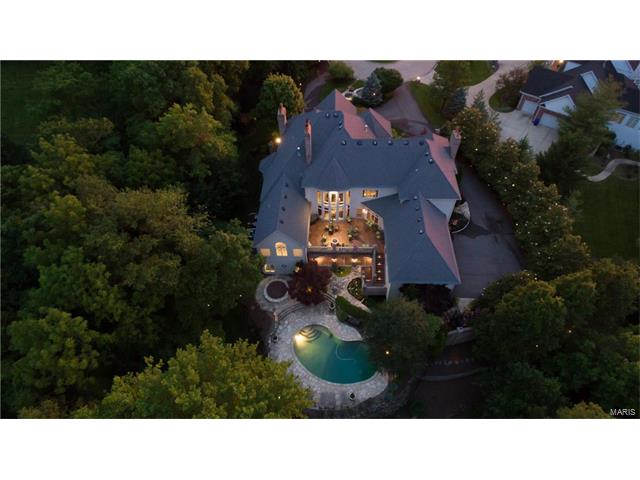 1 Lochinvar Drive, Town And Country, MO 63131