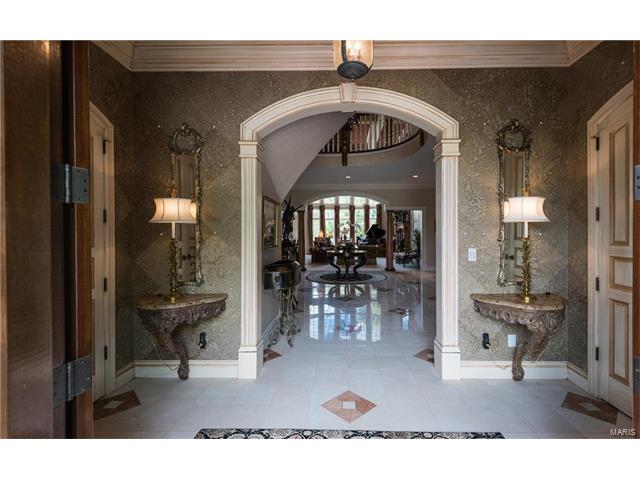 1 Lochinvar Drive, Town And Country, MO 63131
