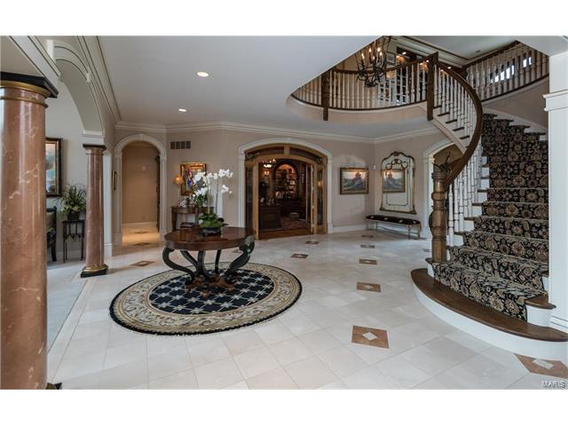 1 Lochinvar Drive, Town And Country, MO 63131