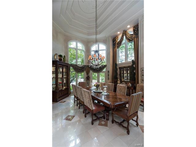 1 Lochinvar Drive, Town And Country, MO 63131