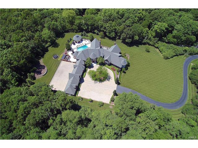 1290 Dry Ridge Road, Town And Country, MO 63131