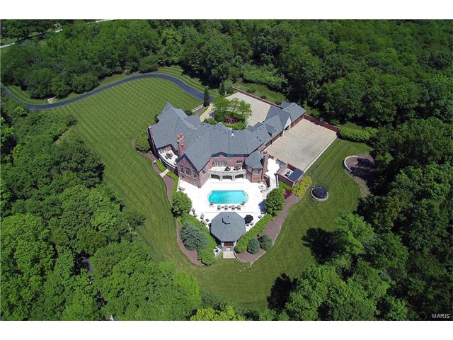 1290 Dry Ridge Road, Town And Country, MO 63131