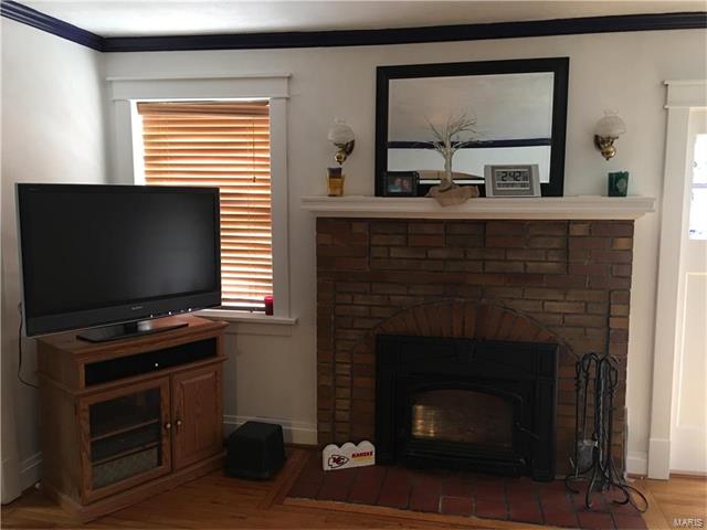 16 North Barat, Ferguson, MO 63135