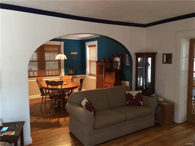 16 North Barat, Ferguson, MO 63135