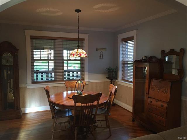 16 North Barat, Ferguson, MO 63135