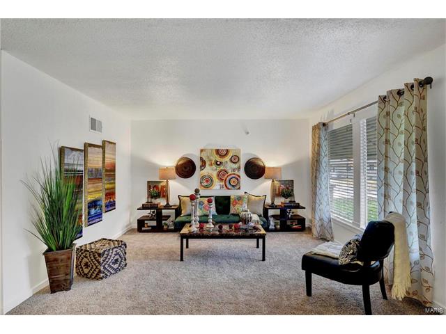 2240 Crandel, St Louis, MO 63136