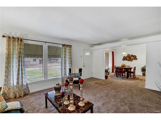 2240 Crandel, St Louis, MO 63136