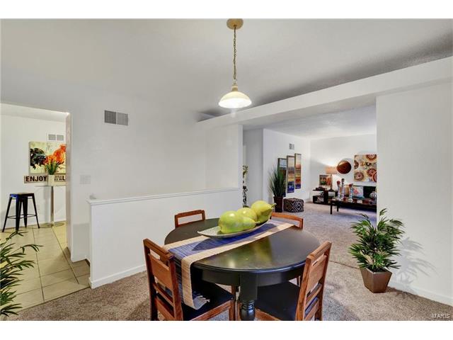 2240 Crandel, St Louis, MO 63136