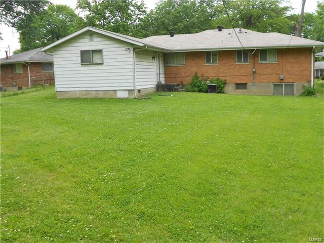 8836 Cherrywood Lane, St Louis, MO 63136