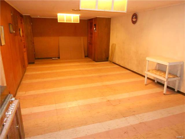 8836 Cherrywood Lane, St Louis, MO 63136