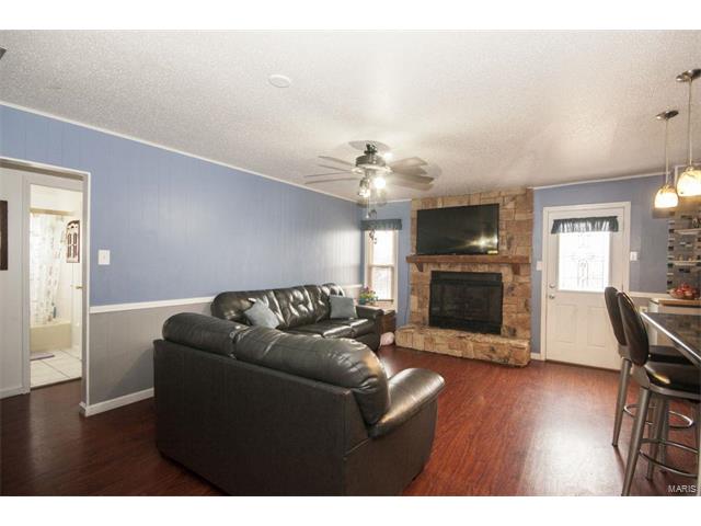 10658 Foxpath Drive, St Louis, MO 63137