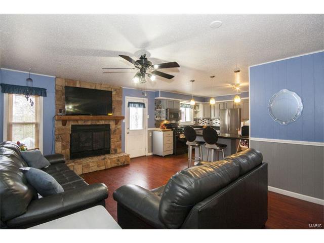 10658 Foxpath Drive, St Louis, MO 63137