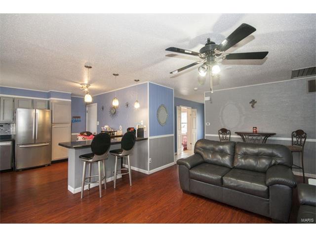 10658 Foxpath Drive, St Louis, MO 63137