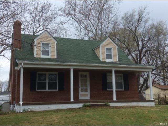 1127 Cove, St Louis, MO 63138