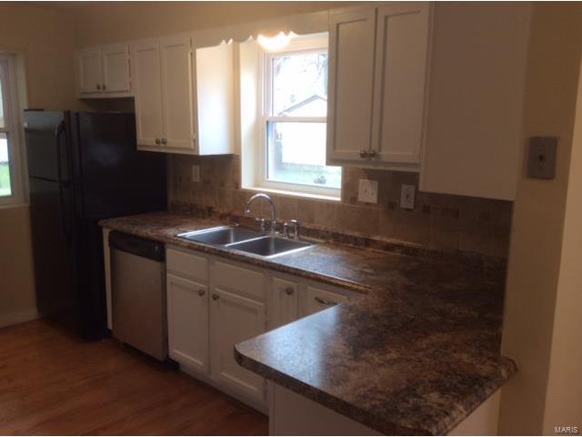 1127 Cove, St Louis, MO 63138