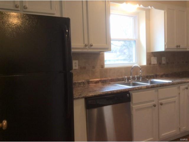 1127 Cove, St Louis, MO 63138