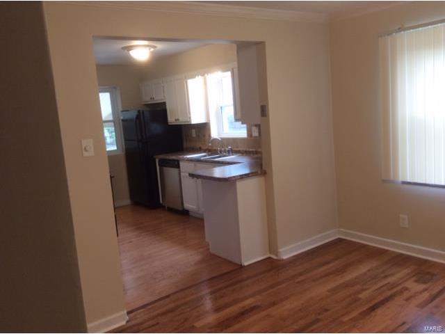 1127 Cove, St Louis, MO 63138