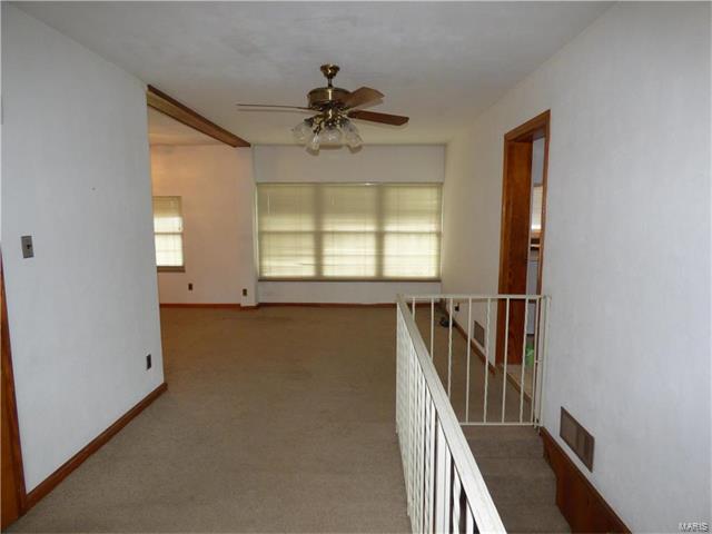 12087 Riverview Drive, St Louis, MO 63138