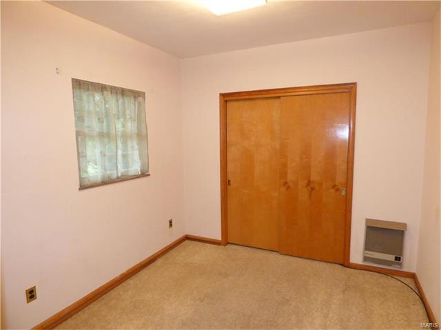 12087 Riverview Drive, St Louis, MO 63138
