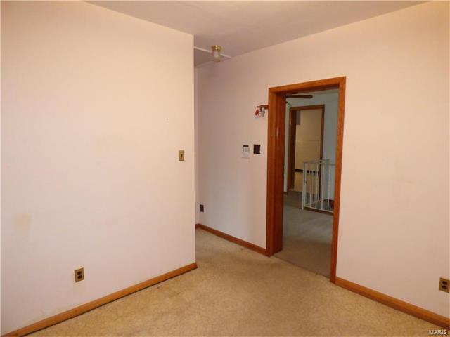 12087 Riverview Drive, St Louis, MO 63138