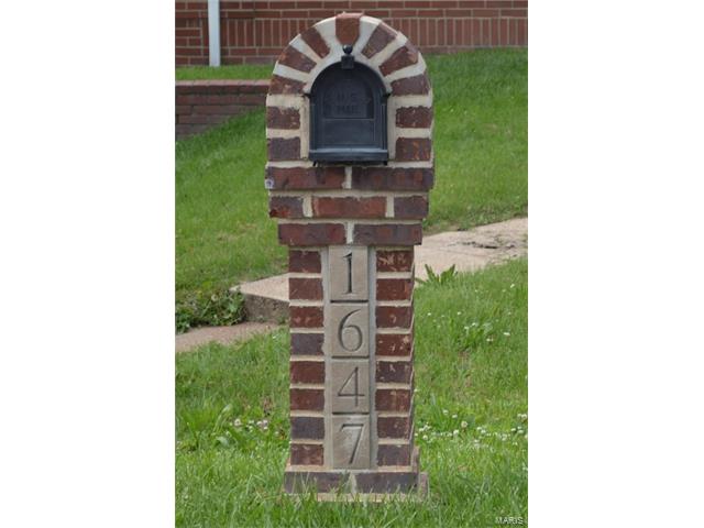 1647 Talisman Lane, St Louis, MO 63138