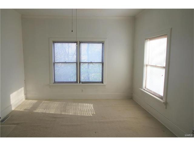6566 Southwest Avenue, St Louis, MO 63139