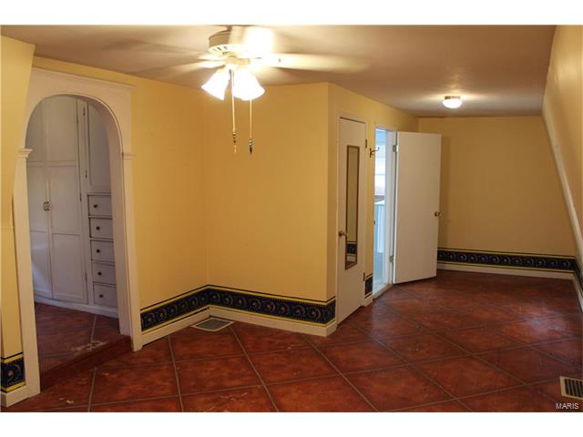 6566 Southwest Avenue, St Louis, MO 63139