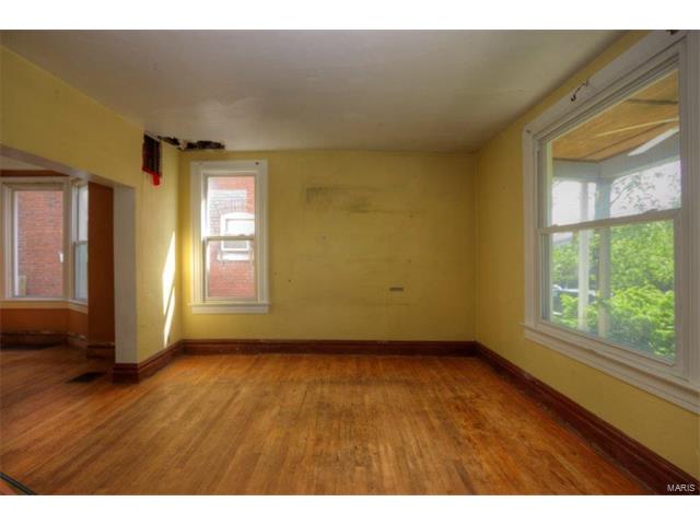 1106 Forest Avenue, St Louis, MO 63139