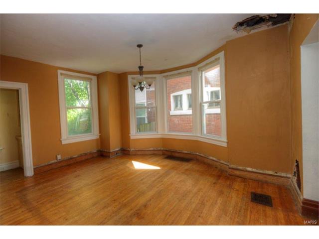 1106 Forest Avenue, St Louis, MO 63139