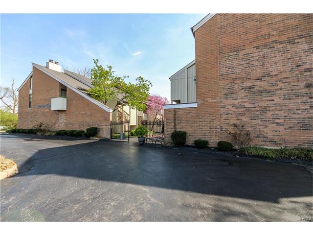 657 Coeur De Royale Drive, St Louis, MO 63141