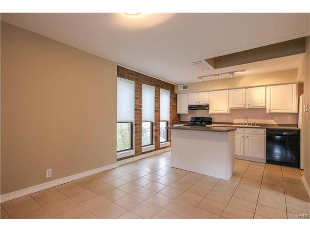657 Coeur De Royale Drive, St Louis, MO 63141