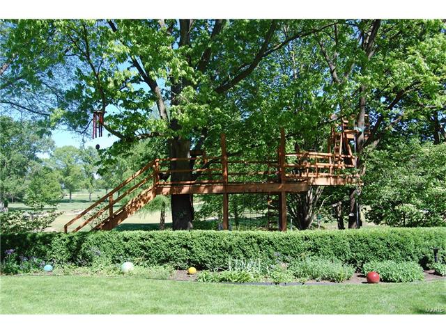 2 Bellerive Country Club, Town And Country, MO 63141