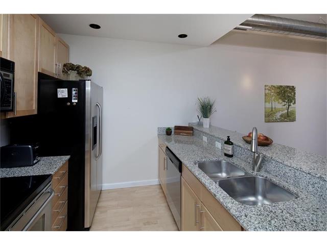 652 Emerson, Creve Coeur, MO 63141