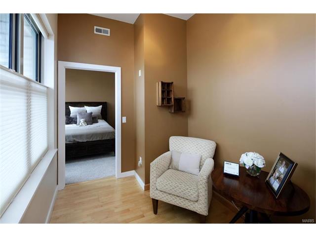 652 Emerson, Creve Coeur, MO 63141