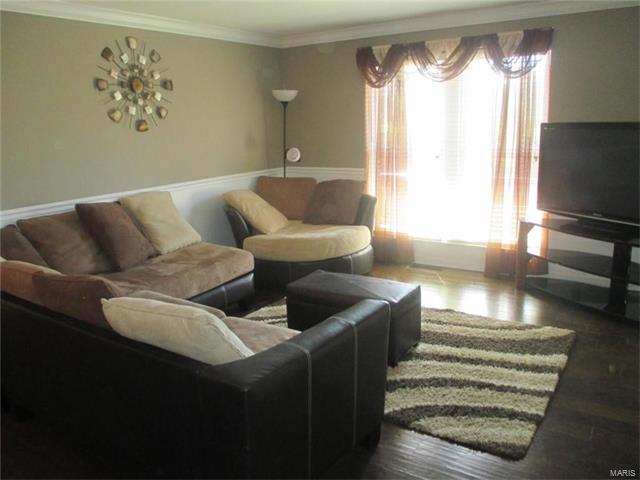 10352 Forest Brook, St Louis, MO 63146