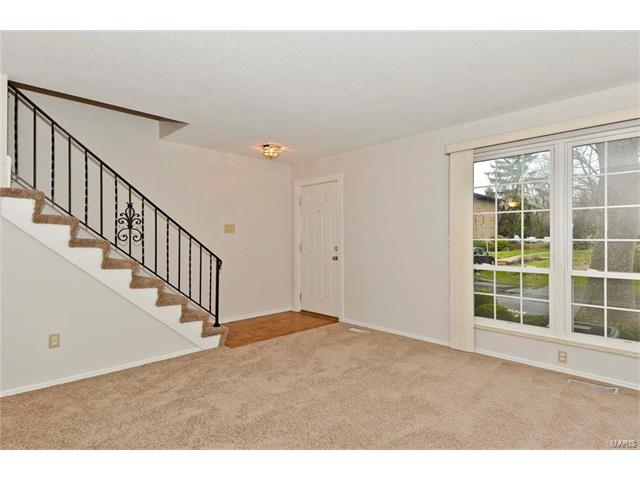 11726 Casa Grande Drive, St Louis, MO 63146