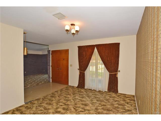 1616 Red Gate Lane, St Louis, MO 63146